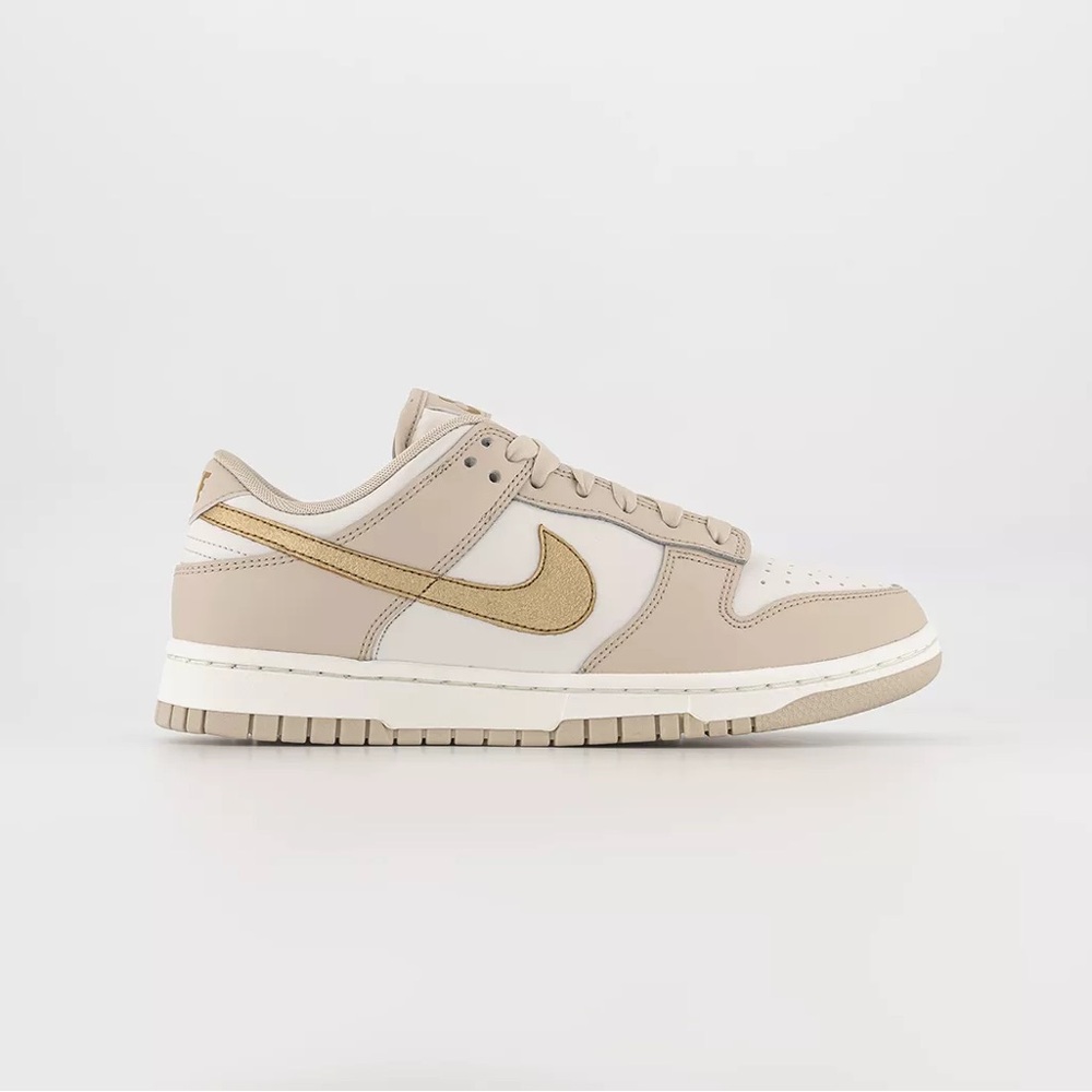 💛 Nike Dunk Low Phantom Metallic Gold. 6.5.